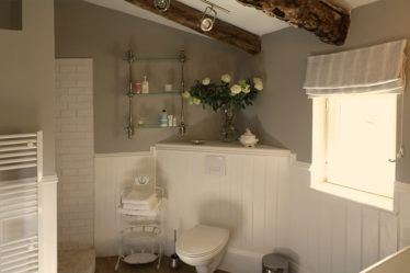 Tipperhopper en-suite shower Master bedroom