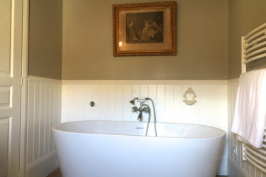 Tipperhopper en-suite shower Master bedroom